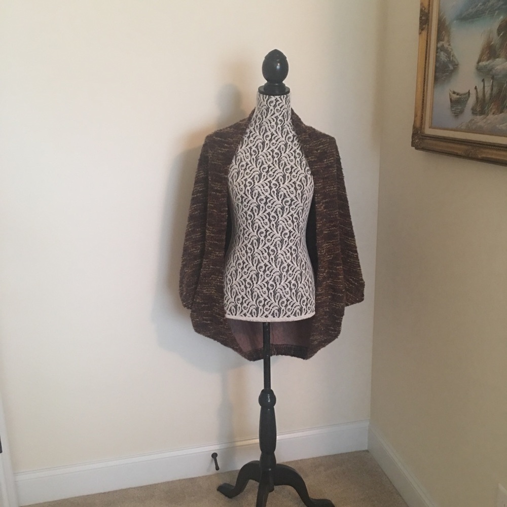 ** SOLD **Hem & Thread cardigan/Shrug - Picture 2 of 3